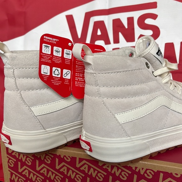 Vans Sk8-Hi Mte-1
Marshmallow/Marshmallow
MAInA5H7YQC5
WMNS boots - sneakers - Picture 15 of 16